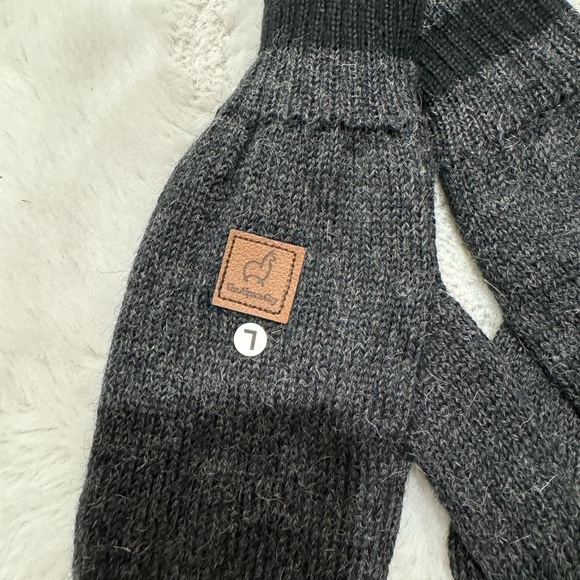 Luxurious
Lined Alpaca
Mitten
Houndstooth Sz: L - Picture 2 of 6